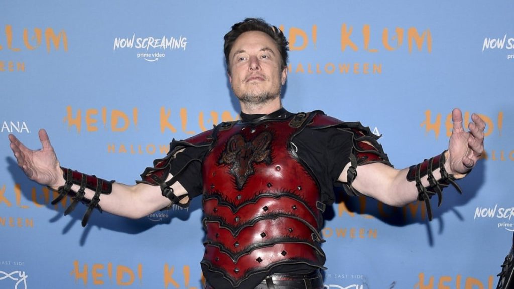 Tesla își schimbă direcția: de la misiunea de a combate încălzirea globală la o viziune mai amplă privind „abundența uimitoare” Tesla a fost mult timp simbolul revoluției tehnologice în domeniul energiei și mobilității sustenabile