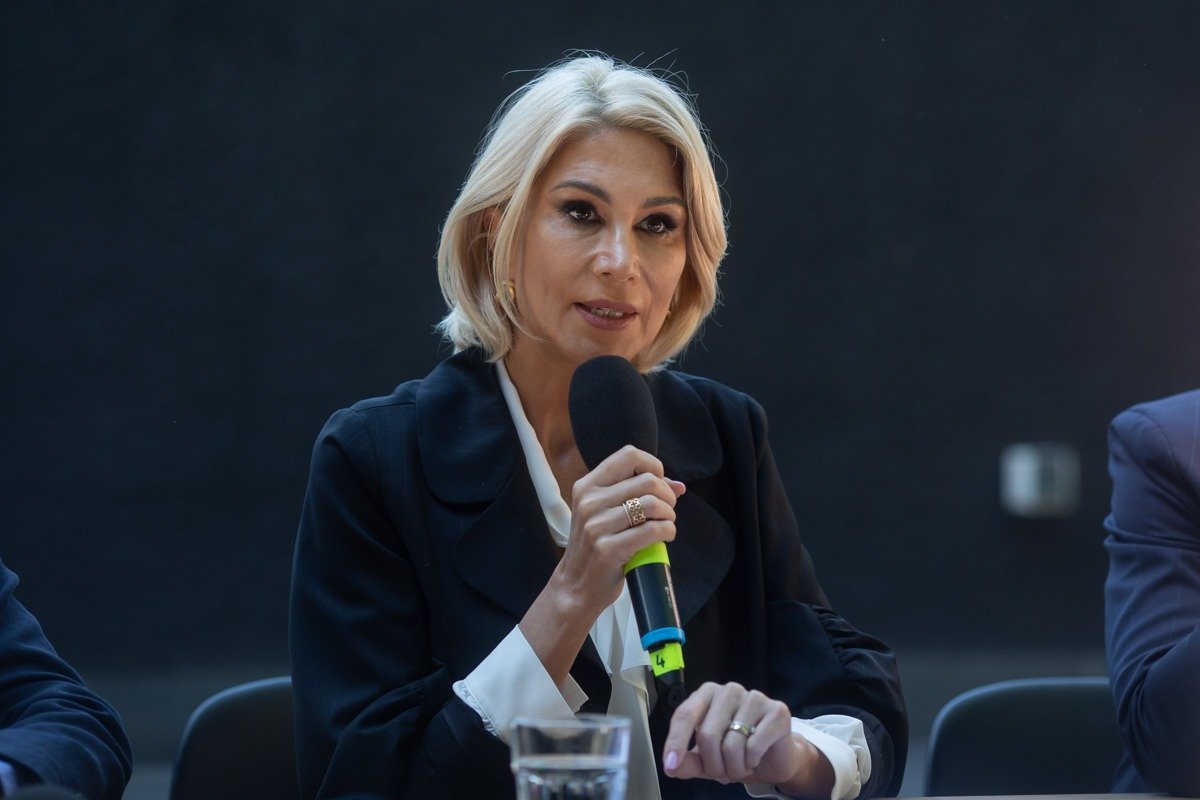 Deputata Raluca Turcan, fost ministru al Muncii și actual lider al grupului parlamentar al PNL, a anunțat intenția de a iniția un proiect legislativ menit să modifice modul de funcționare al Curții Constituționale a României (CCR)