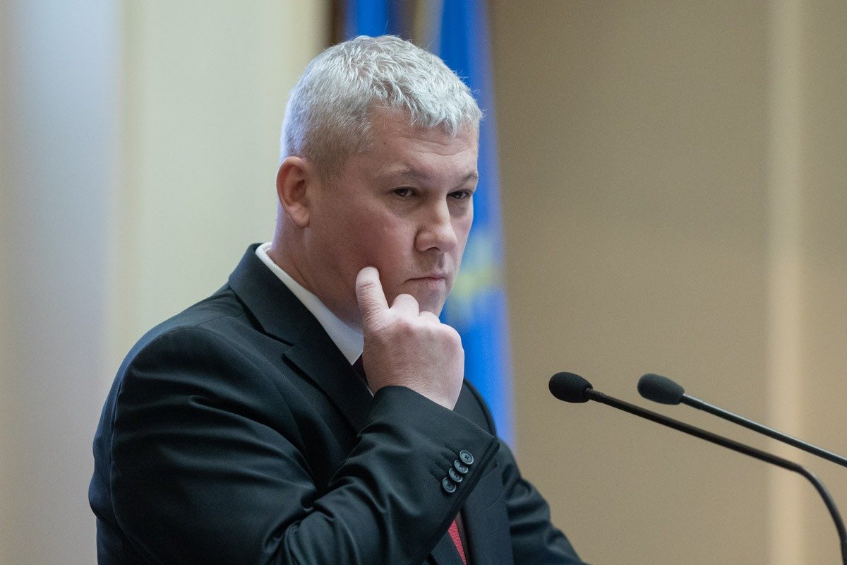 [ad_1] Plenul Senatului analizează și urmează să voteze astăzi o moțiune simplă depusă de opoziție împotriva ministrului de Interne, în care se solicită evaluarea „responsabilității politice și morale” a lui Cătălin Predoiu