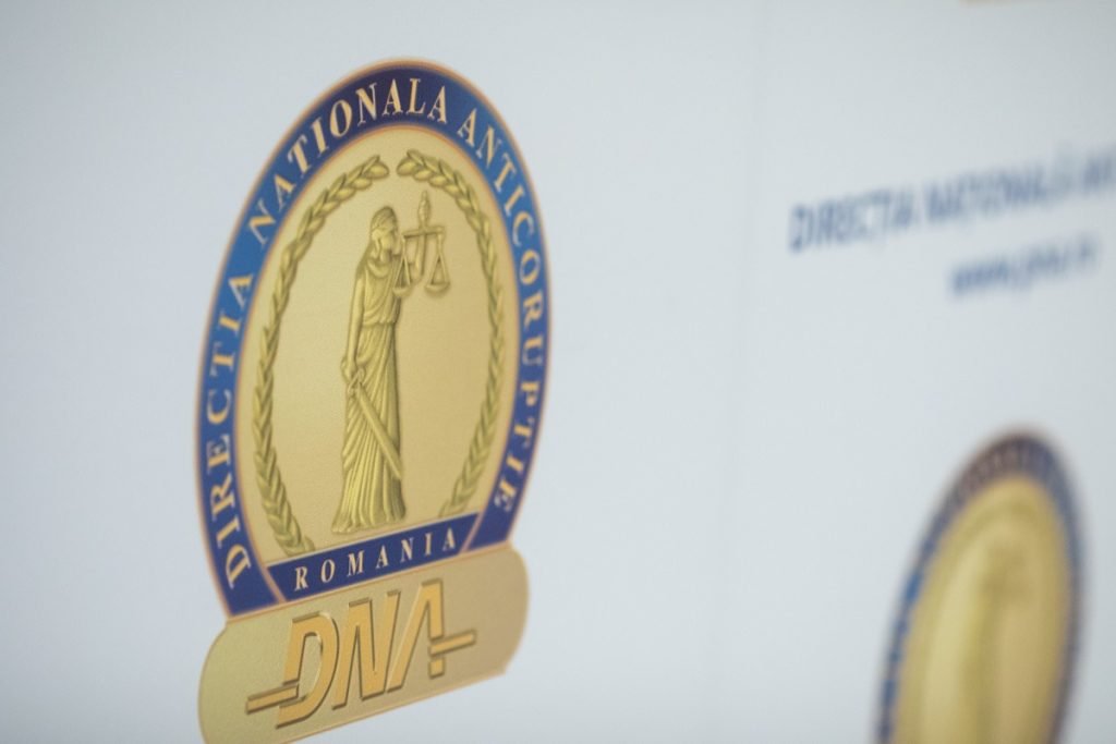 Vicepreședintele Consiliului Județean Brașov și directorul Companiei de Apă, citați în instanță de DNA pentru angajări ilegale