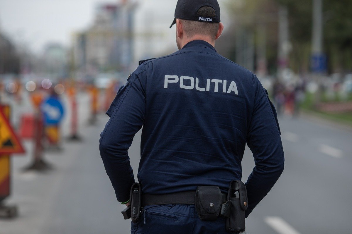 [ad_1] Patru bărbați din satul Grădiștea, județul Giurgiu, cu vârste cuprinse între 17 și 46 de ani, au fost opriți de oamenii legii după ce s-au luat la ceartă și s-au agresat reciproc pe o stradă locală