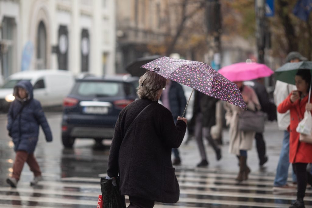 [ad_1] Vremea în București în ziua alegerilor va fi în general mohorâtă, cu precipitații slabe așteptate mai ales până la prânz și dimineața devreme
