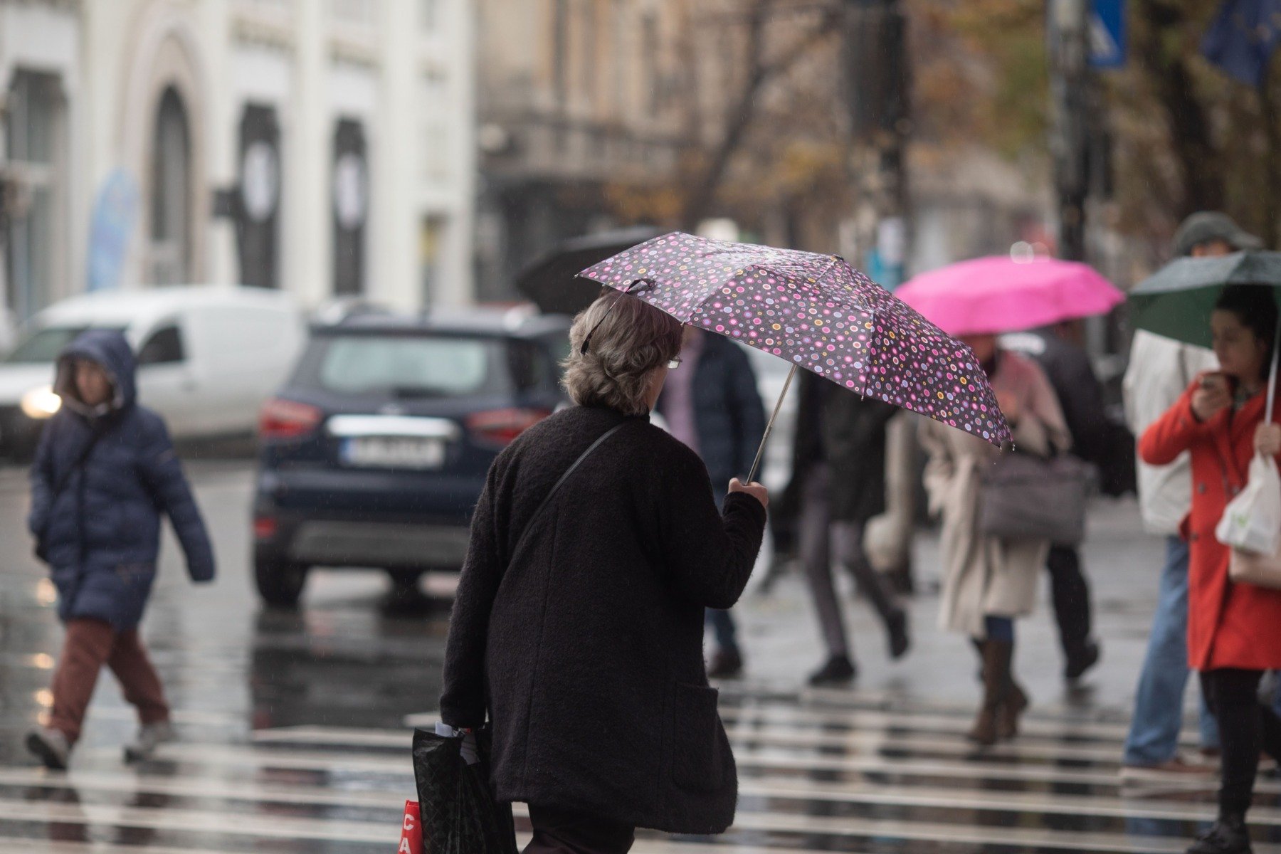 [ad_1] Vremea în București în ziua alegerilor va fi în general mohorâtă, cu precipitații slabe așteptate mai ales până la prânz și dimineața devreme