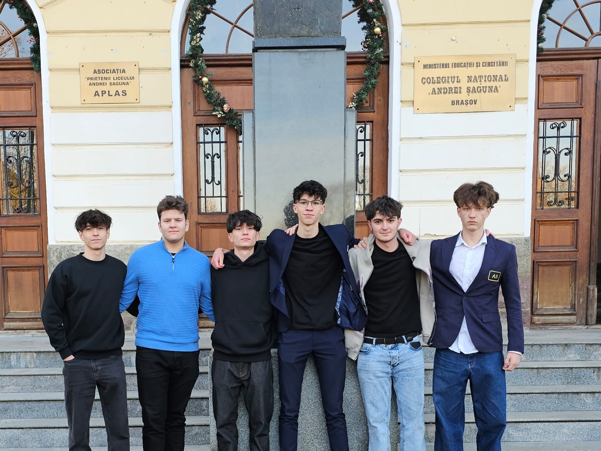 Șase elevi de la Colegiul „Andrei Șaguna” din Brașov au obținut calificarea la o competiție internațională organizată de Formula 1 / Echipa dezvoltă de la zero un model miniatural de monopost, nu cu mașinuțe de jucărie