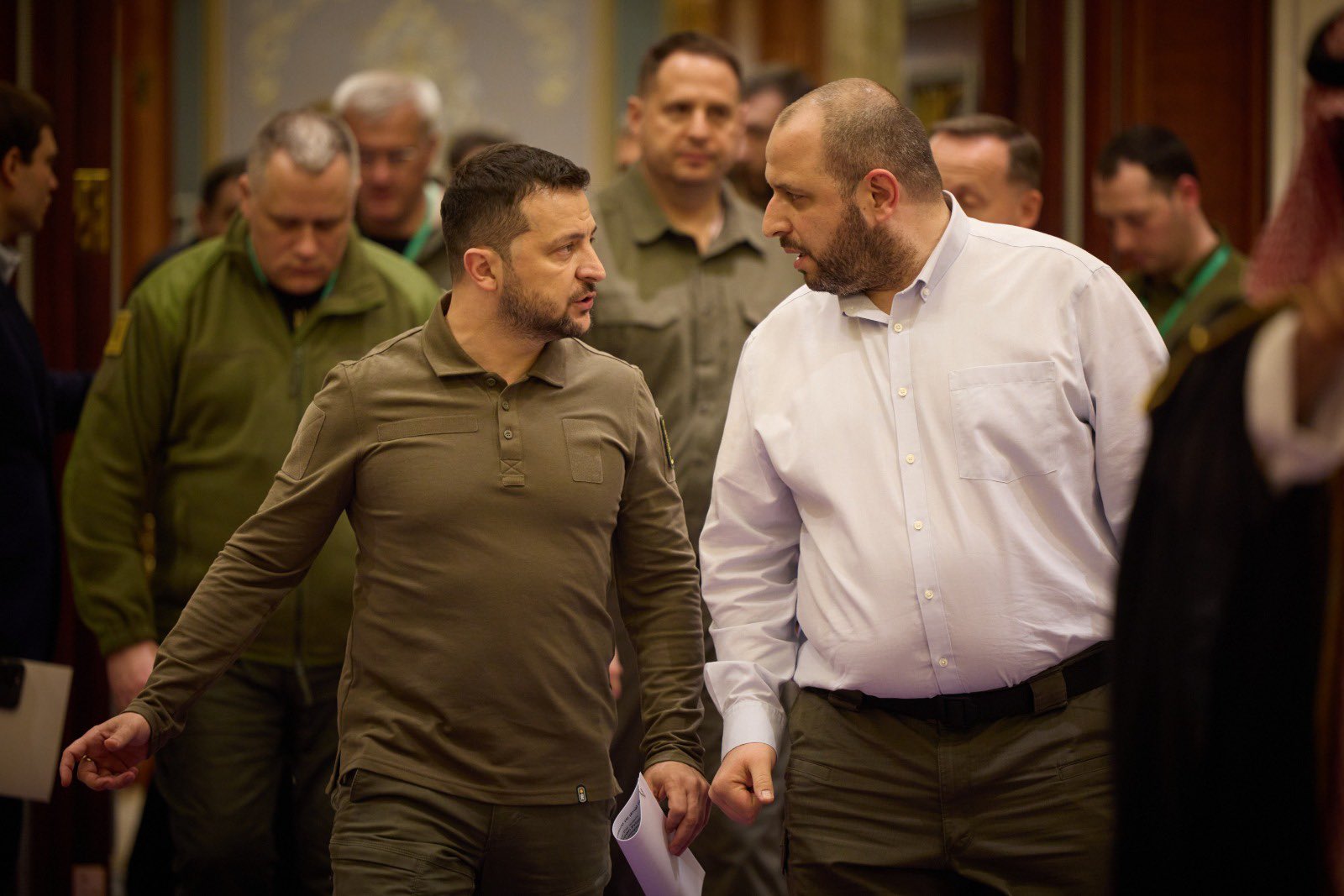 [ad_1] Președintele Ucrainei, Volodimir Zelenski, se află sub o presiune tot mai mare din partea Statelor Unite pentru a face concesii semnificative, inclusiv cedări teritoriale, în cadrul planului de pace propus de Donald Trump, conform informațiilor obținute de două surse ucrainene și publicate de o platformă de știri