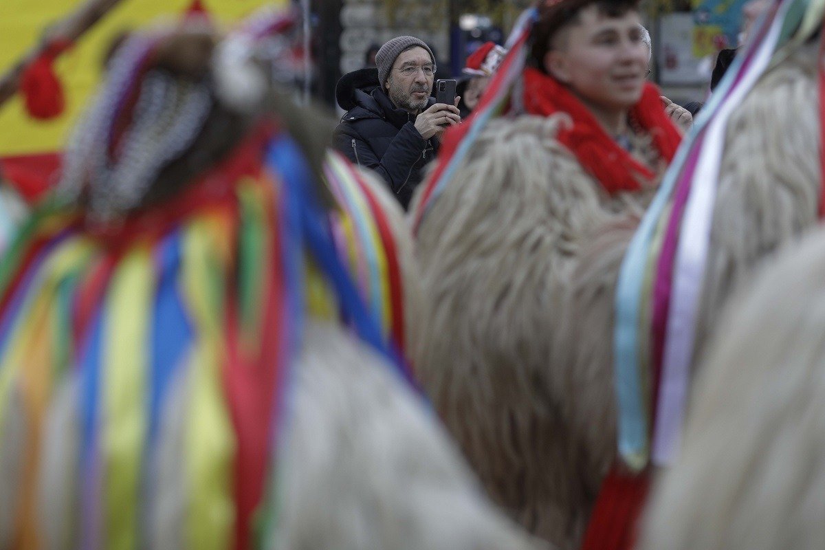 Traditia colindatului în satul din Transilvania: rușine pentru gazdă să nu primească colindători și obiceiul lui Goaga de a aduna toate darurile primite