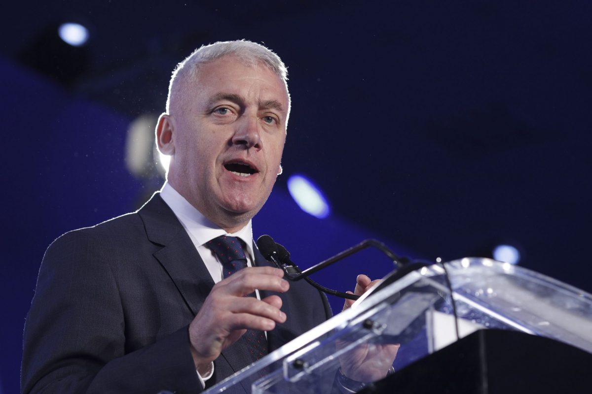 [ad_1] Adrian Țuțuianu, fost membru PSD, a devenit oficial președinte al Autorității Electorale Permanente, preluând mandatul pentru o durată de opt ani