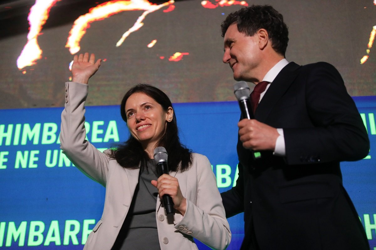 Mirabela Grădinaru și Nicușor Dan au votat în secții diferite / Liderul: „Mai avem nevoie de clarificări, totul e în regulă în familia noastră”