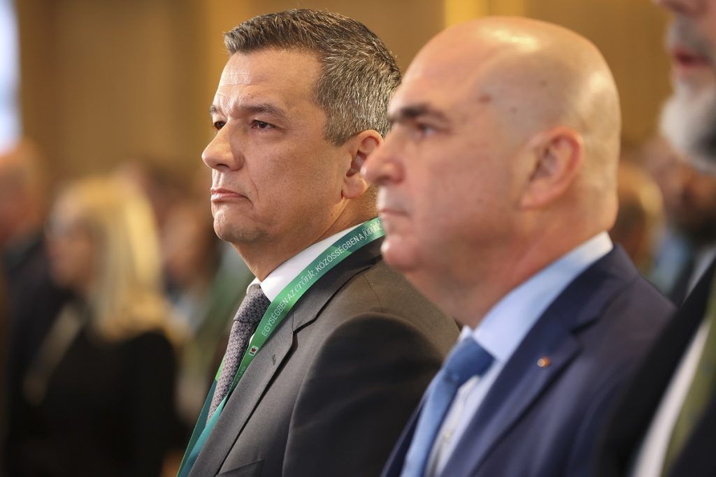Bolojan avertizează că putem refonda coaliția sau să menținem situația actuală, riscând ca în timp să devină imposibilă funcționarea acesteia și subliniază că formarea unei echipe solide mâine este dificilă dacă astăzi membrii se discreditează reciproc