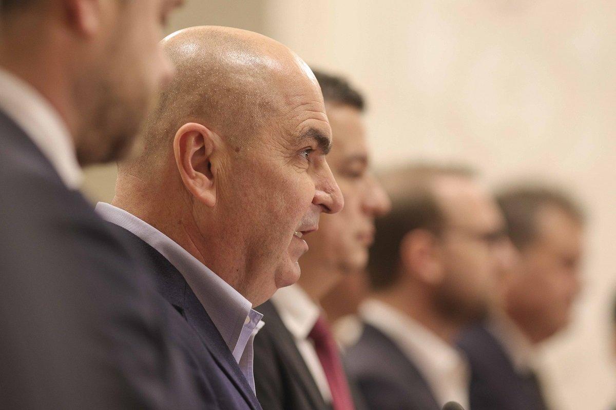 Reunirea inițială a coaliției după votul PSD pentru moțiunea simplă împotriva ministrului Diana Buzoianu, care a criticat vehement PSD în aceeași seară