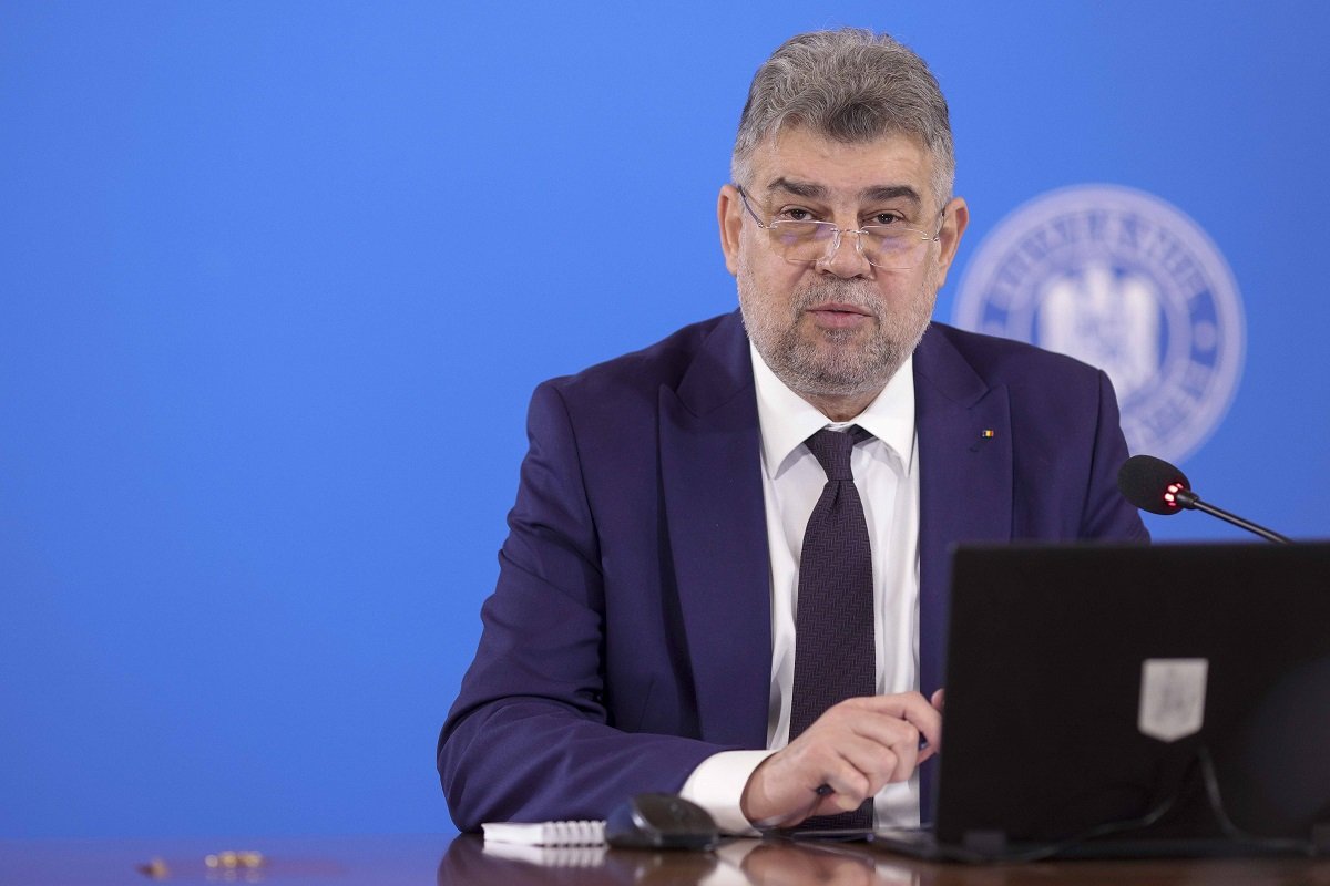[ad_1] Marcel Ciolacu, fost prim-ministru social-democrat, a fost învestit recent în funcția de președinte al Consiliului Județean Buzău, după ce a depus jurământul în fața consilierilor județeni