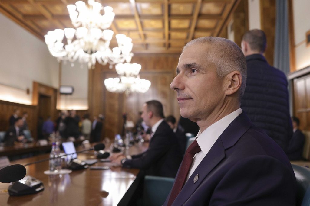 Ministrul Justiției reacționează la amânarea repetată a dezbaterilor privind reforma pensiilor magistraților Ministrul Justiției, Alina Gorghiu, a lansat, luni, un apel la calm și discernământ după ce Curtea Constituțională a României (CCR) a amânat, pentru a doua oară, dezbaterile legate de legea pensiilor magistraților
