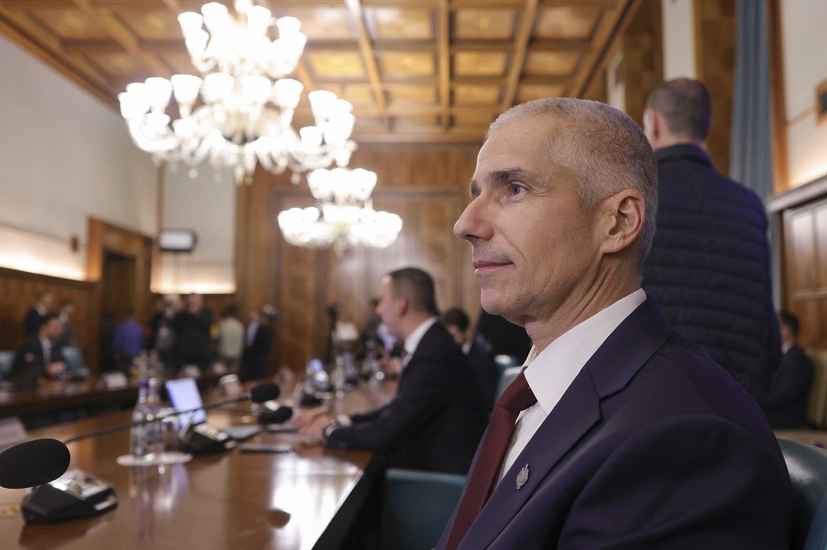 Ministrul Justiției reacționează la amânarea repetată a dezbaterilor privind reforma pensiilor magistraților Ministrul Justiției, Alina Gorghiu, a lansat, luni, un apel la calm și discernământ după ce Curtea Constituțională a României (CCR) a amânat, pentru a doua oară, dezbaterile legate de legea pensiilor magistraților