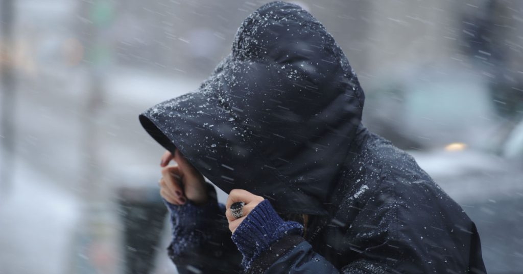 Cod galben de vânt puternic valabil în estul României Administrația Națională de Meteorologie (ANM) a emis un cod galben de vânt puternic, iar în ultimele zile ale anului 2025, intensificările vântului se vor face resimțite în special în est și sud-estul țării