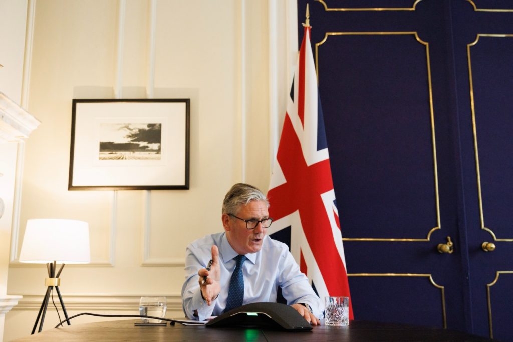 Marea Britanie contestă declarația lui Donald Trump despre discursurile liderilor europeni pe tema Ucrainei, afirmând că ea conduce inițiativa pentru sancțiunile împotriva Rusiei