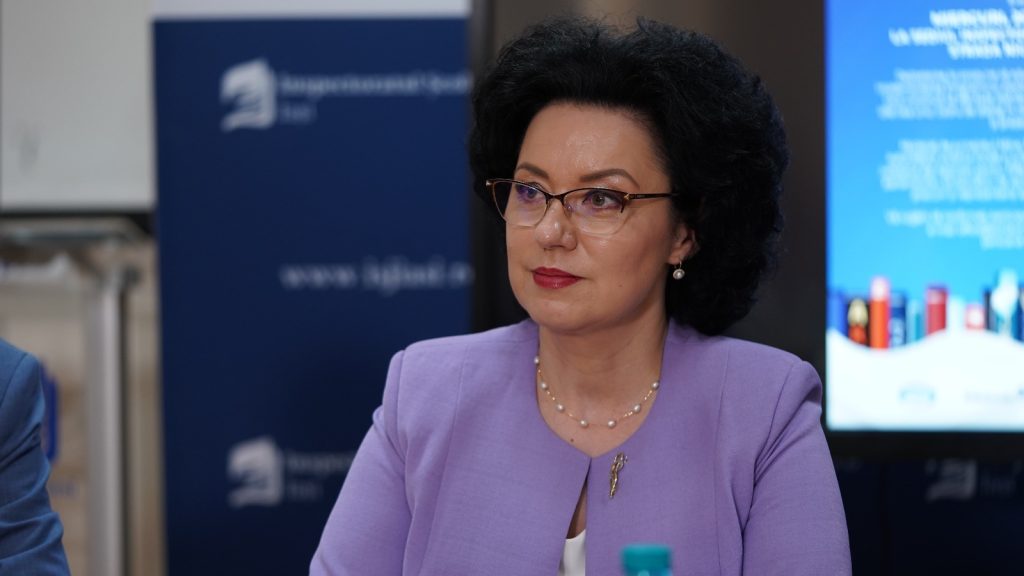 [ad_1] Profesoara Luciana Antoci este unul dintre posibilii candidați pentru funcția de ministru al Educației și Cercetării, după ce actualul ministru, Daniel David, și-a anunțat demisia