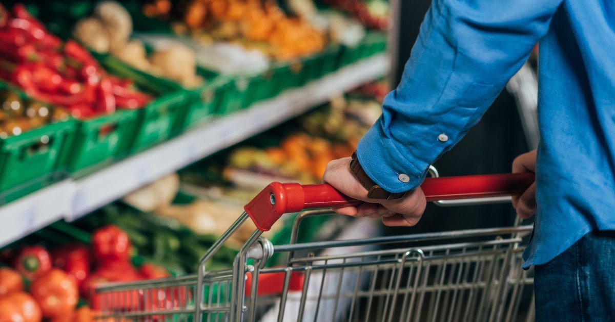 Magazinelor din România: Programe speciale de funcționare de Anul Nou 2026 În perioada premergătoare sărbătorilor de iarnă, marile lanțuri de magazine din România se adaptează cerințelor clienților printr-un program special de funcționare