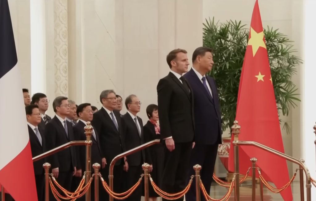 Președintele Franței, Emmanuel Macron, aflat în vizită în China, a spus că Uniunea Europeană va lua măsuri dacă Beijingul nu va colabora pentru diminuarea surplusului comercial.