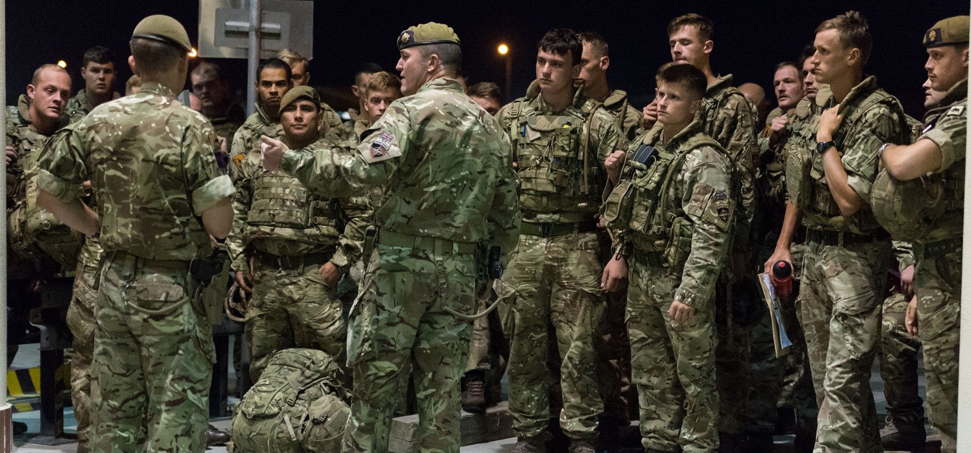 Regatul Unit lansează un program militar plătit de un an pentru tineri, menite să-i stimuleze să se integreze în domeniul Apărării