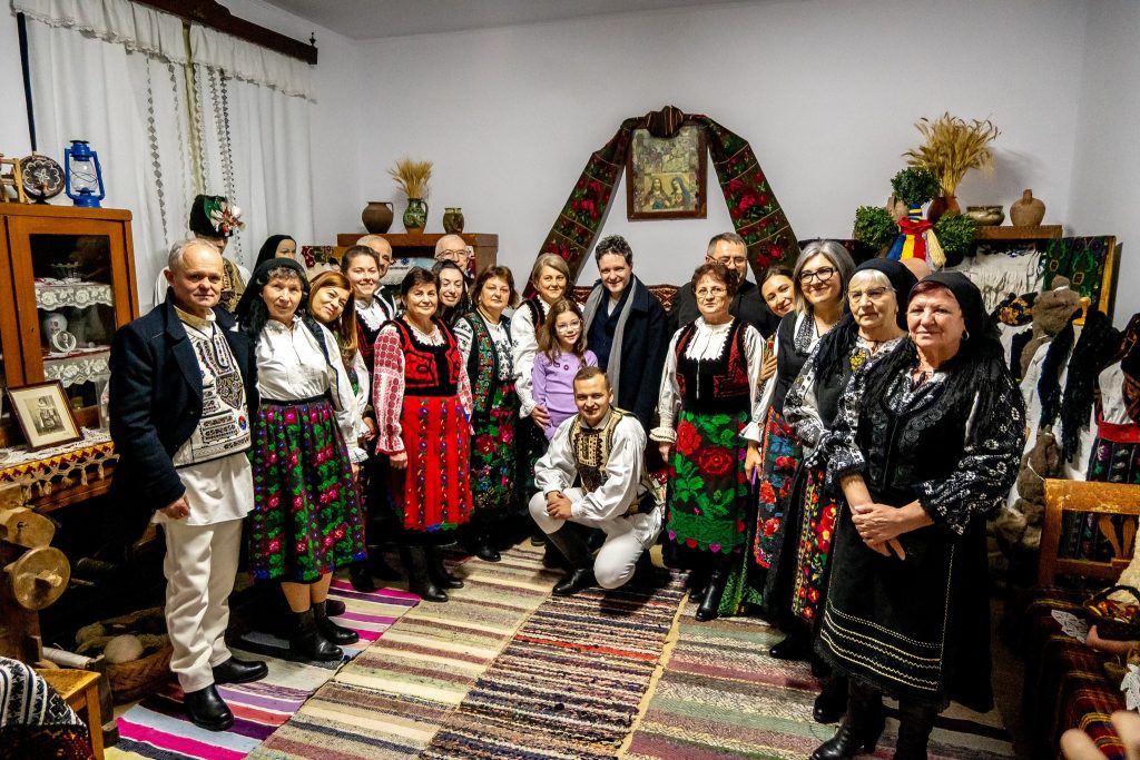[ad_1] Locuitorii satului Ileni, situat în județul Brașov, au avut ocazia să îl întâmpine pe președintele Nicușor Dan