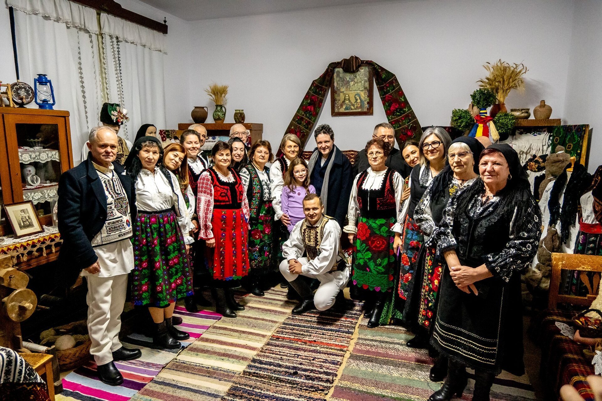 [ad_1] Locuitorii satului Ileni, situat în județul Brașov, au avut ocazia să îl întâmpine pe președintele Nicușor Dan