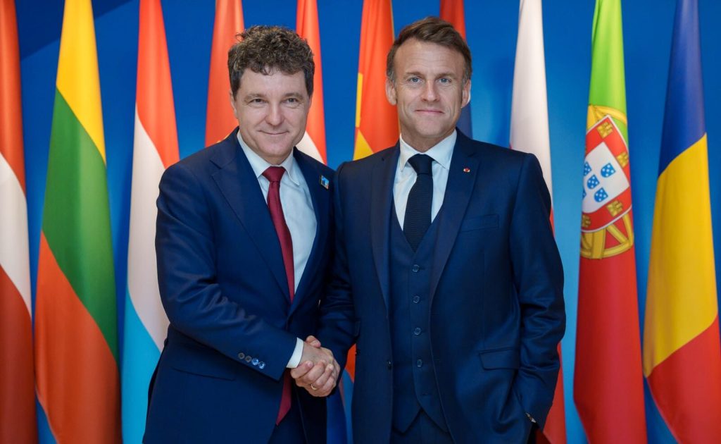 Președintele Nicușor Dan onorează o vizită oficială în Franța în zilele de luni și marți, incluzând întâlniri cu Emmanuel Macron, reprezentanți ai comunității românești și companii franceze