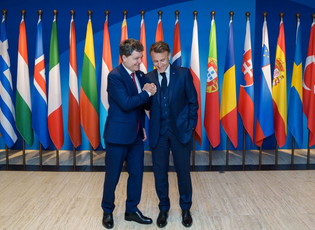 [ad_1] Președintele Nicușor Dan va efectua luni o vizită oficială în Franța, unde va avea o întâlnire cu președintele Emmanuel Macron, conform informațiilor furnizate de surse oficiale