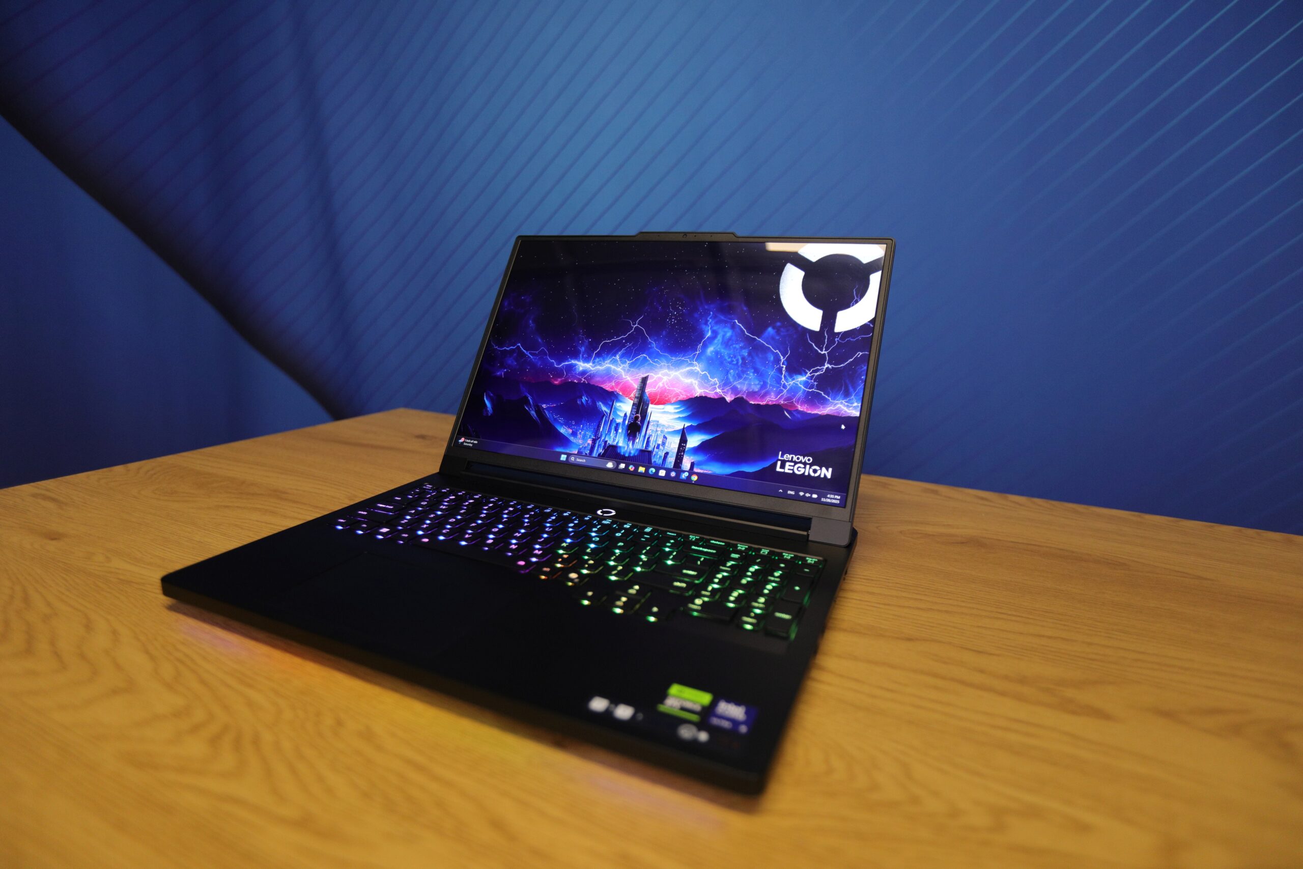 Ofertele ideale pentru sărbători: Laptopurile Lenovo cu plăci video NVIDIA GeForce RTX din seria 50, combinație perfectă între putere, autonomie și flexibilitate