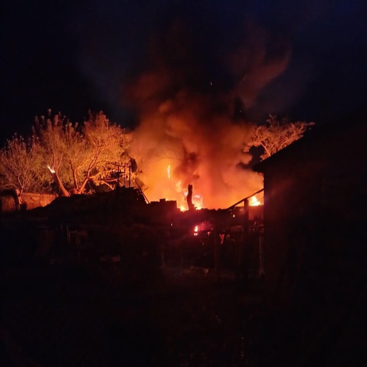 Armata ucraineană a lansat un atac asupra unui depozit de petrol în localitatea Rovenky, situată în regiunea Luhansk, aflată sub controlul forțelor ruse din estul Ucrainei