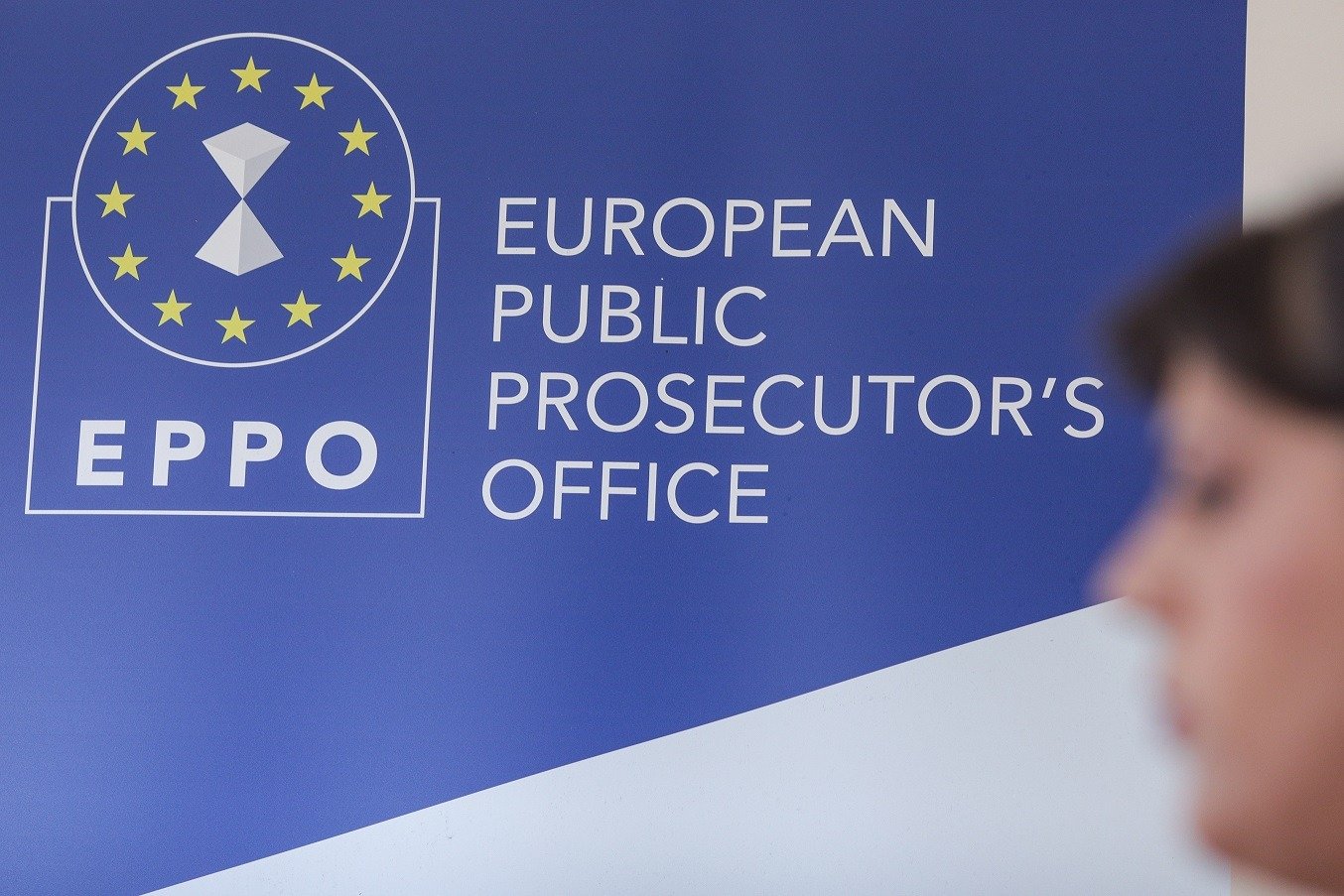 Ministrul Investițiilor anunță că a depus plângere la Parchetul European referitor la achiziția microbuzelor electrice pentru elevi