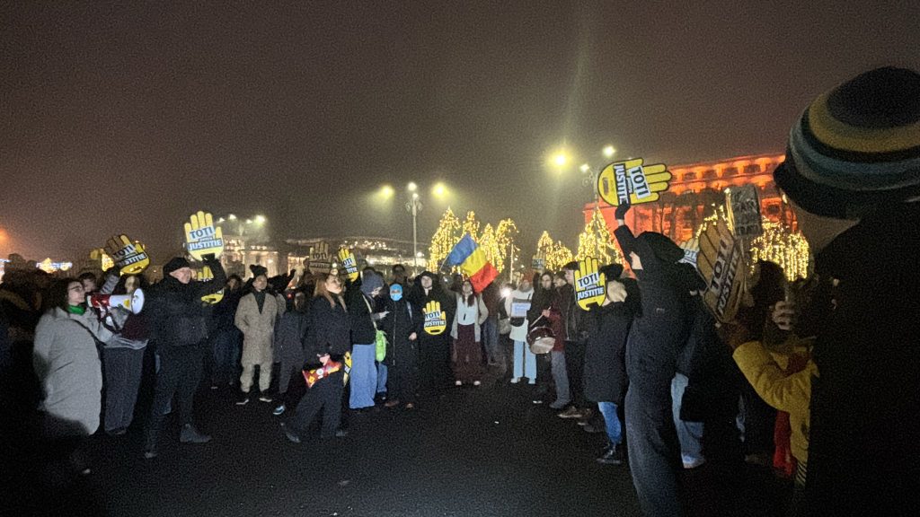 Video protest pentru justiție la Guvern: „Bolojan, te contactează autoritățile din România” / „Bolojane, îndepărtează-l pe Predoiu!”