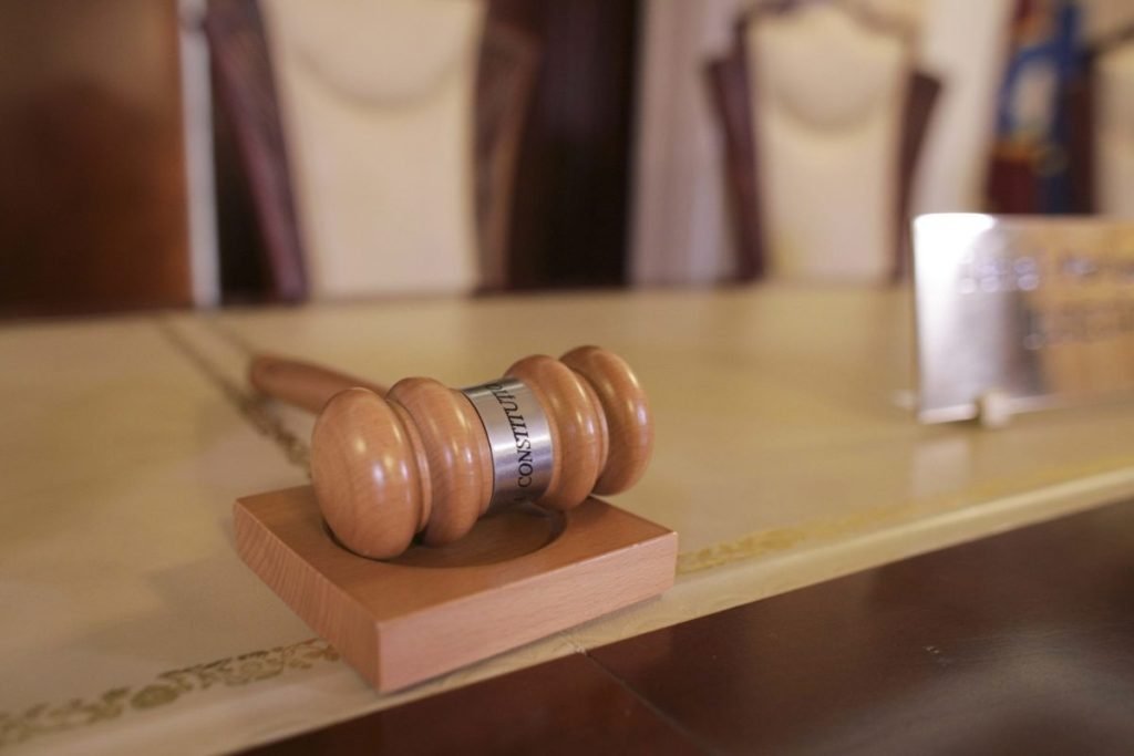 Liberalilor Raluca Turcan și Alexandru Muraru le reproșează CCR amânarea ședinței despre pensiile magistraților, invocând posibilitatea unui blocaj instituțional sau a unei strategii de amânare perpetuă