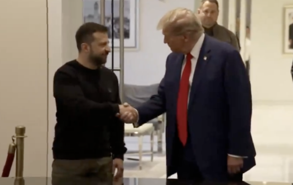 Discuții pentru încheierea conflictului din Ucraina, cu noi probleme spinoase în joc După o întâlnire tensionată în Florida, președintele american Donald Trump a anunțat că, deși se lucrează intens pentru a stabili un acord de pace în războiul din Ucraina, existența ”unei sau două probleme spinoase” rămâne obstacol major în procesul de negocieri