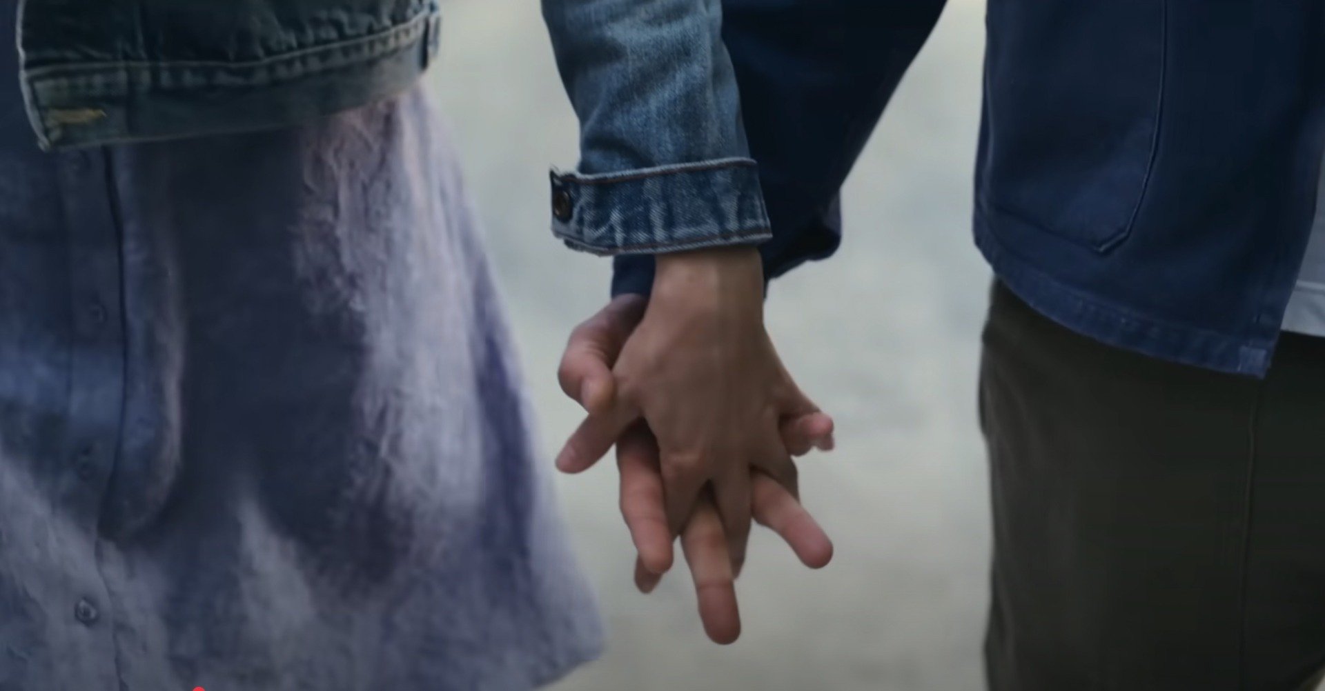 Guvernul polonez încearcă să-și adapteze legislația în contextul tensiunilor tot mai acute privind drepturile LGBT+, introducând marți o măsură surprinzătoare: „contracte de coabitare” pentru cuplurile, indiferent de sexul acestora, care locuiesc împreună