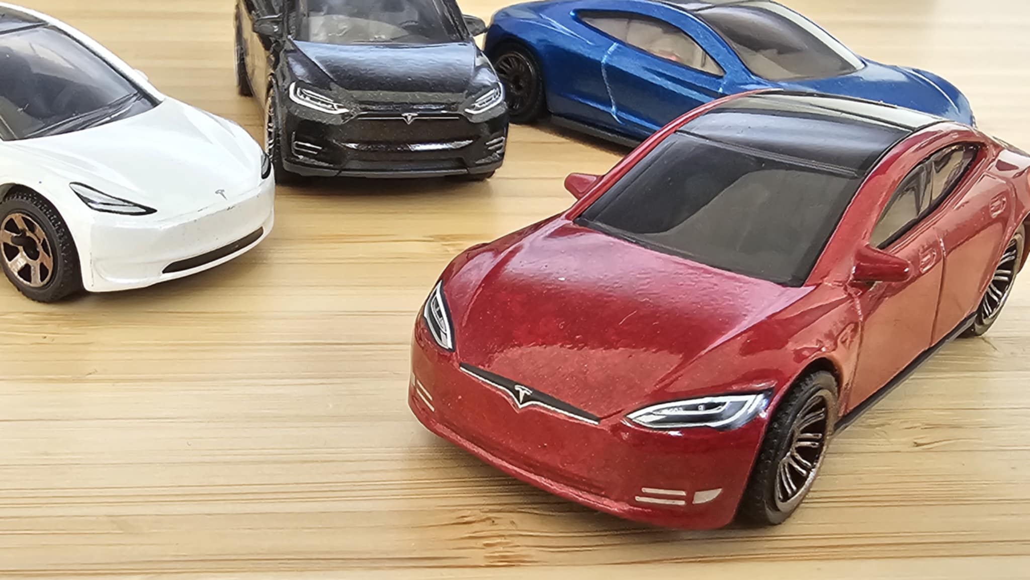 Tesla, compania care a redefinit industrie auto și tehnologică în ultimul deceniu, pare să intre într-o etapă de transformare profundă, a cărei direcție poate fi urmărită indirect prin analiza brevetelor înregistrate de gigantul lui Elon Musk