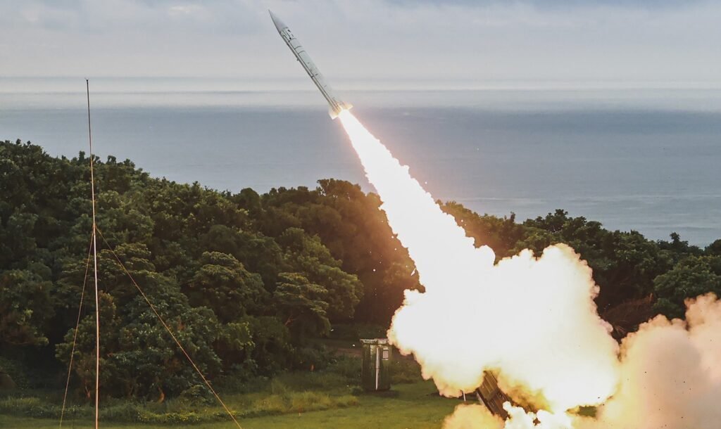 [ad_1] Statele Unite au autorizat o tranzacție de armament în valoare de 11,1 miliarde de dolari către Taiwan, reprezentând cel mai mare pachet de arme oferit vreodată de SUA insulei
