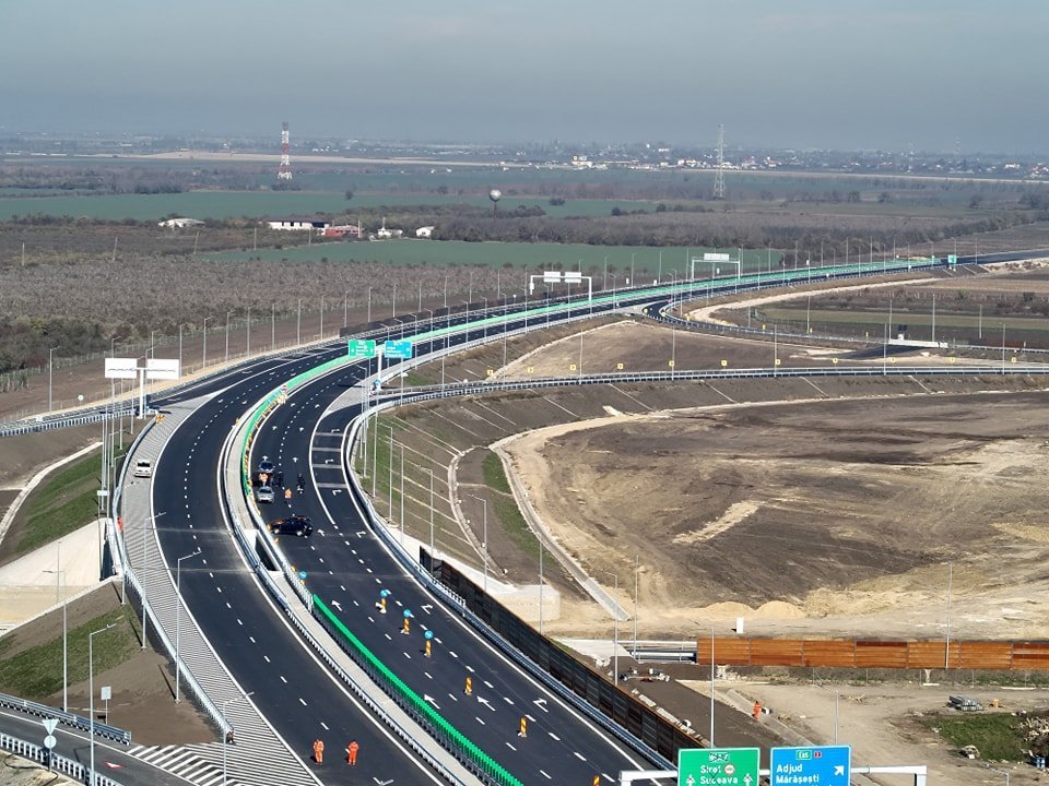 [ad_1] Consiliul Județean Vrancea anunță că segmentul de 50 de kilometri al Autostrăzii A7, între Focșani și Adjud, va fi deschis circulației pe data de 23 decembrie