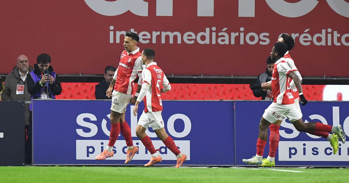 VIDEO: Zalazar egalează printr-un penalti cu Benfica.