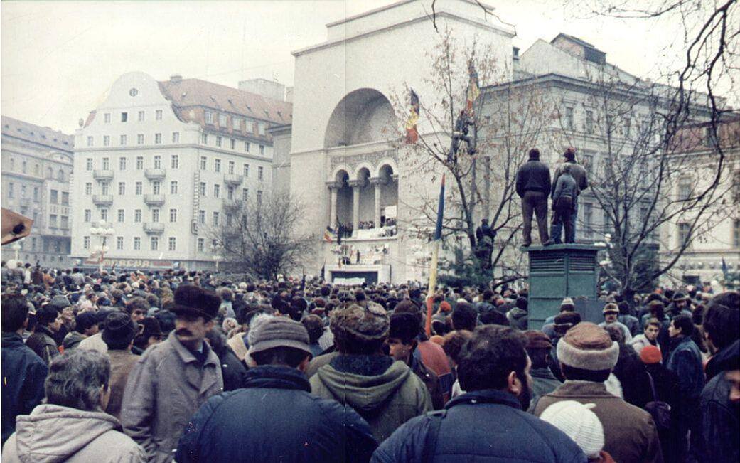 [ad_1] La 36 de ani de la obținerea libertății, România are încă multe de corectat, conform mesajului transmis de premierul Ilie Bolojan cu ocazia Zilei Memoriei Victimelor Comunismului