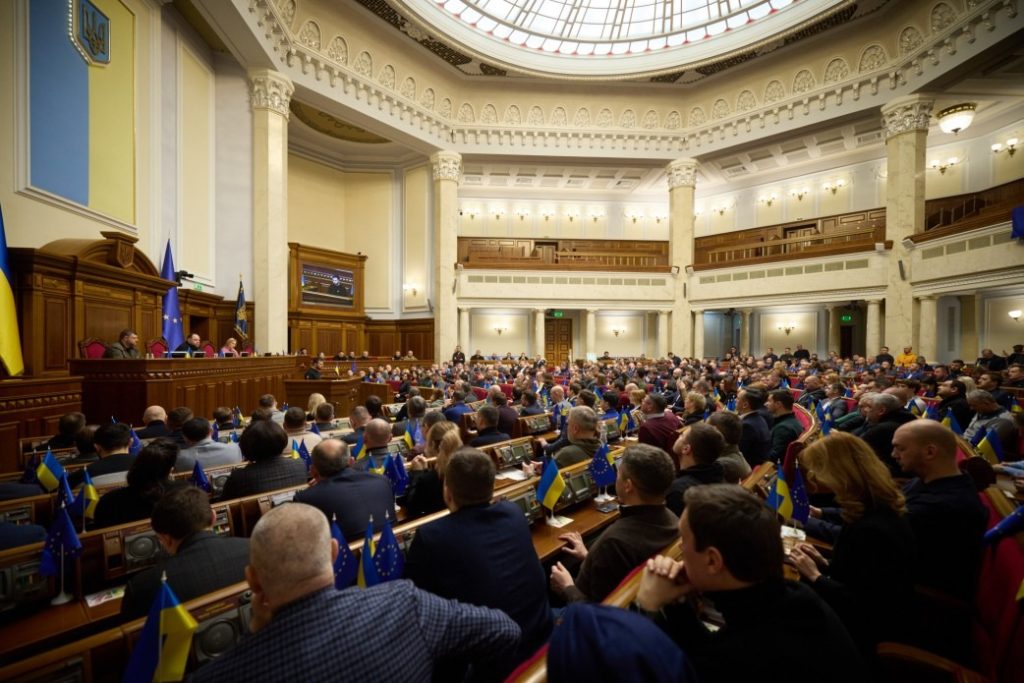 Agenția anticorupție din Ucraina reclamă oficiali parlamentari pentru mită și efectuează raiduri în clădirile guvernamentale