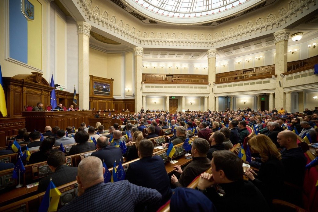 Agenția anticorupție din Ucraina reclamă oficiali parlamentari pentru mită și efectuează raiduri în clădirile guvernamentale