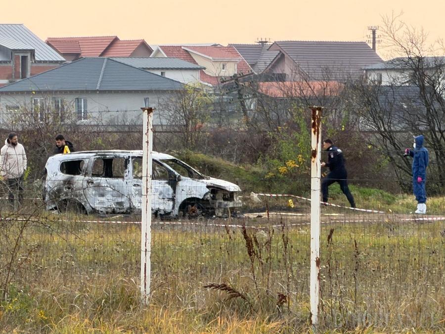 [ad_1] O descoperire tragică a avut loc în Oradea, unde a fost găsit trupul unei persoane într-o mașină arsă, abandonată pe un teren agricol, în apropierea căii ferate, la ieșirea spre Sântandrei