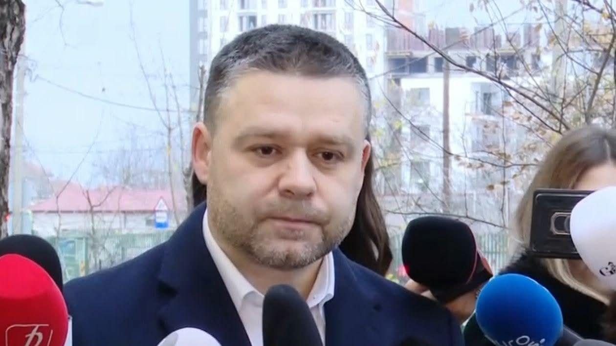 [ad_1] Primarul general ales, Ciprian Ciucu, propune transferul parcurilor de cartier către sectoare, acuzând Administrația Lacuri, Parcuri și Agrement, ca fiind insuficient de eficientă în administrare