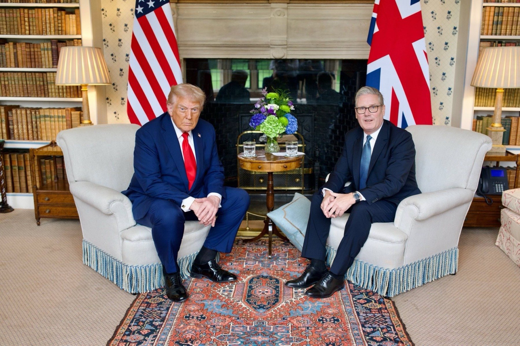 Prim-ministrul Regatului Unit a purtat discuții cu fostul președinte american Donald Trump privind strădaniile pentru o soluție echitabilă și de durată în Ucraina
