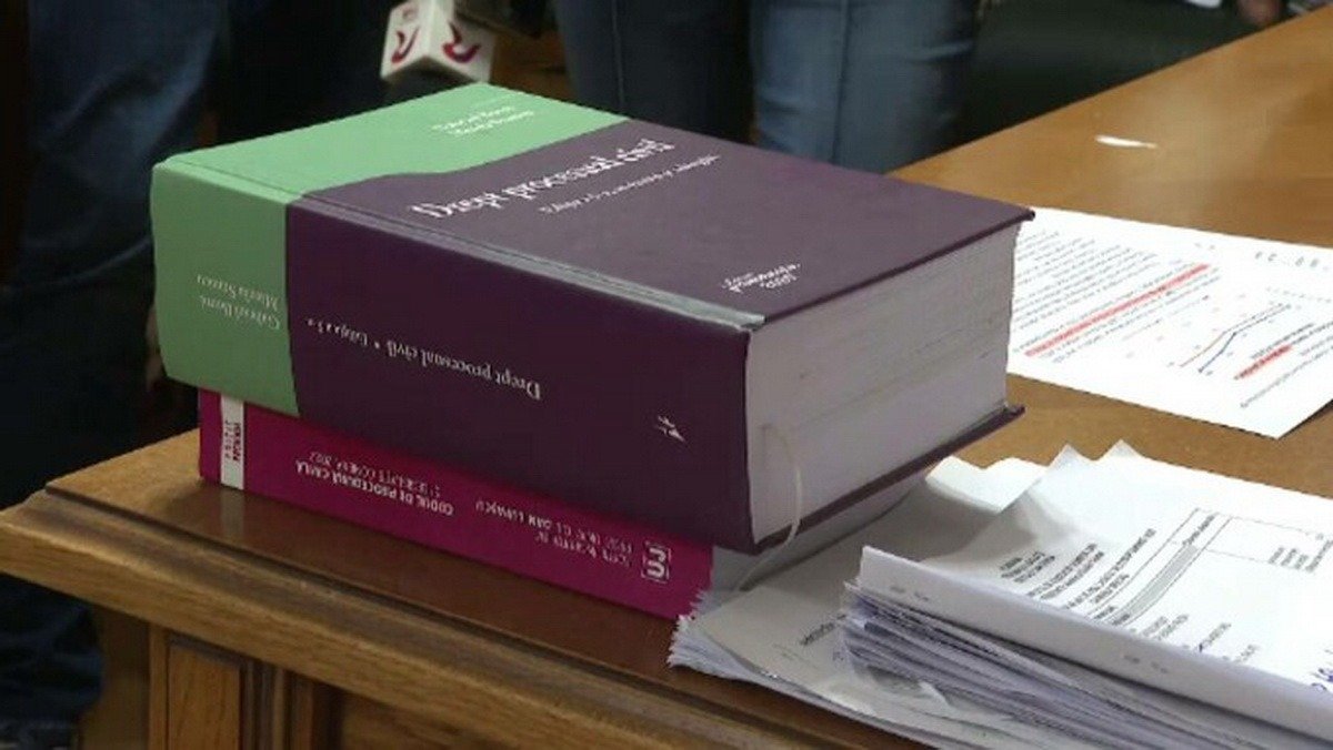 Guvernul a adoptat marți o ordonanță de urgență menită să facă față deficitului accentuat de personal din instanțe și parchete, o problemă ce a amplificat dificultățile în administrarea justiției în ultimii ani