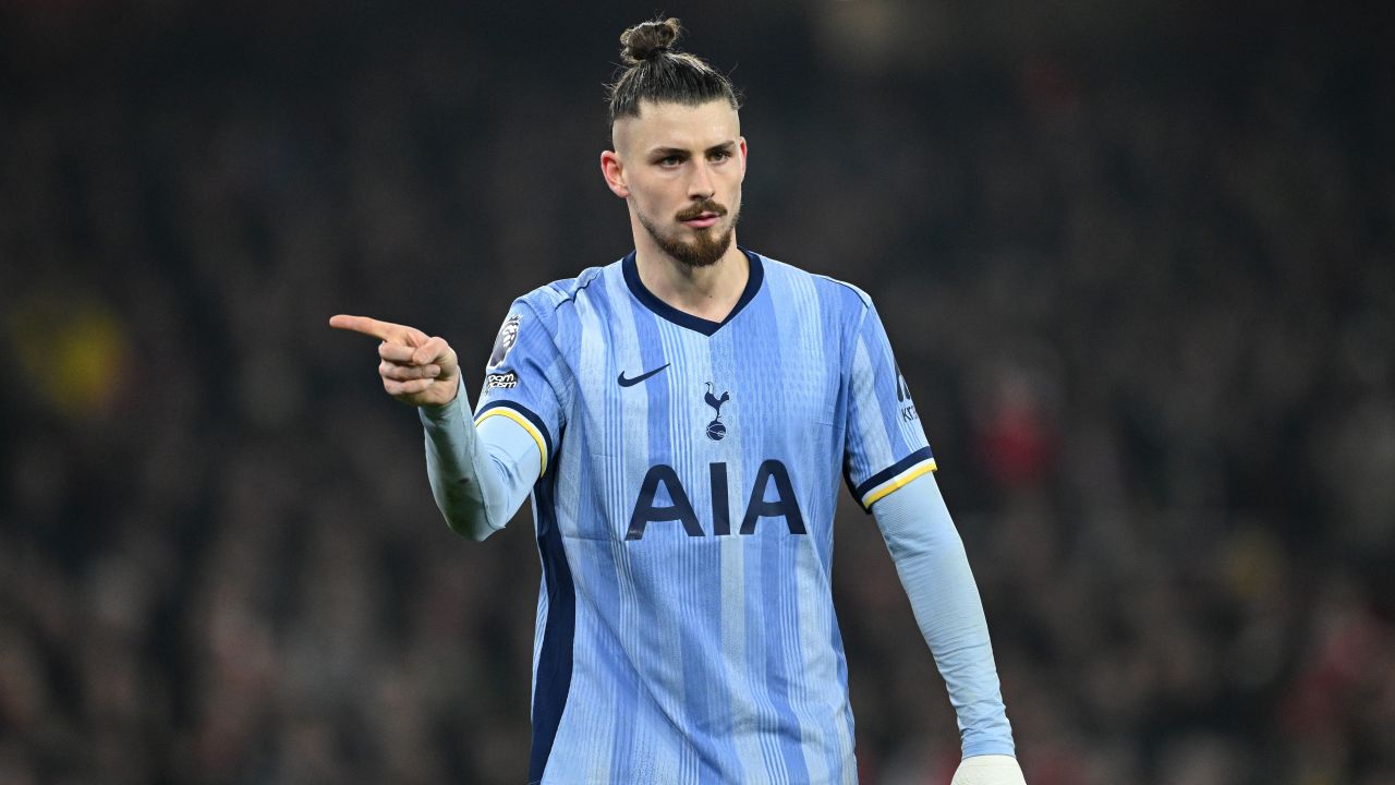 „Intenționează să plece cât mai repede! Britanicii confirmă separarea dintre Drăgușin și Tottenham: „Situația este instabilă”