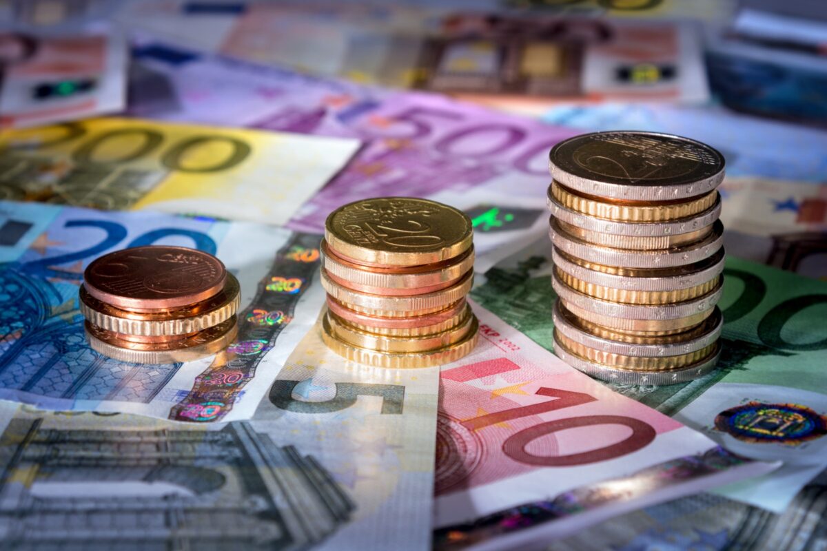 Cât de mult numerar poartă europenii asupra lor?