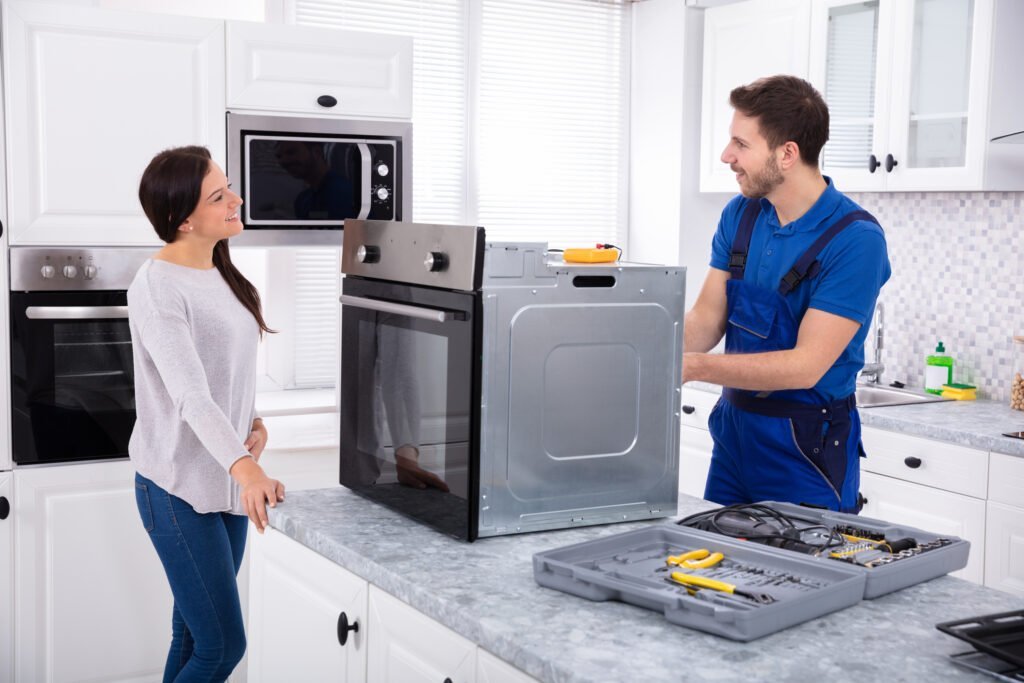 [ad_1] Un proiect de lege propune introducerea unei noi etichete pentru electrocasnicele și aparatele electrice comercializate în România, care să indice clar cât de simplu pot fi reparate