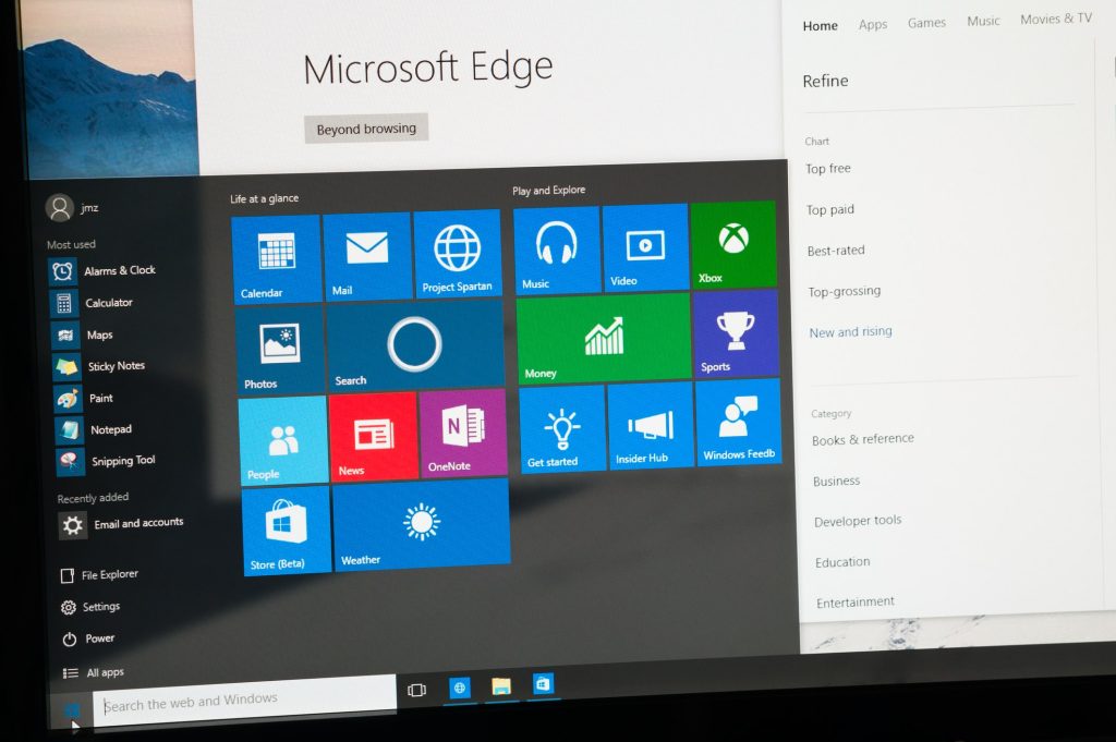 Windows 11 se menține în umbra Windows 10, chiar și după încetarea suportului tehnic pentru versiunile mai vechi În ciuda eforturilor tehnologice și a campaniilor de promovare, Windows 11 nu reușește să devină sistemul de operare dominant pe piața PC-urilor, cel puțin nu într-un ritm care să justifice așteptările