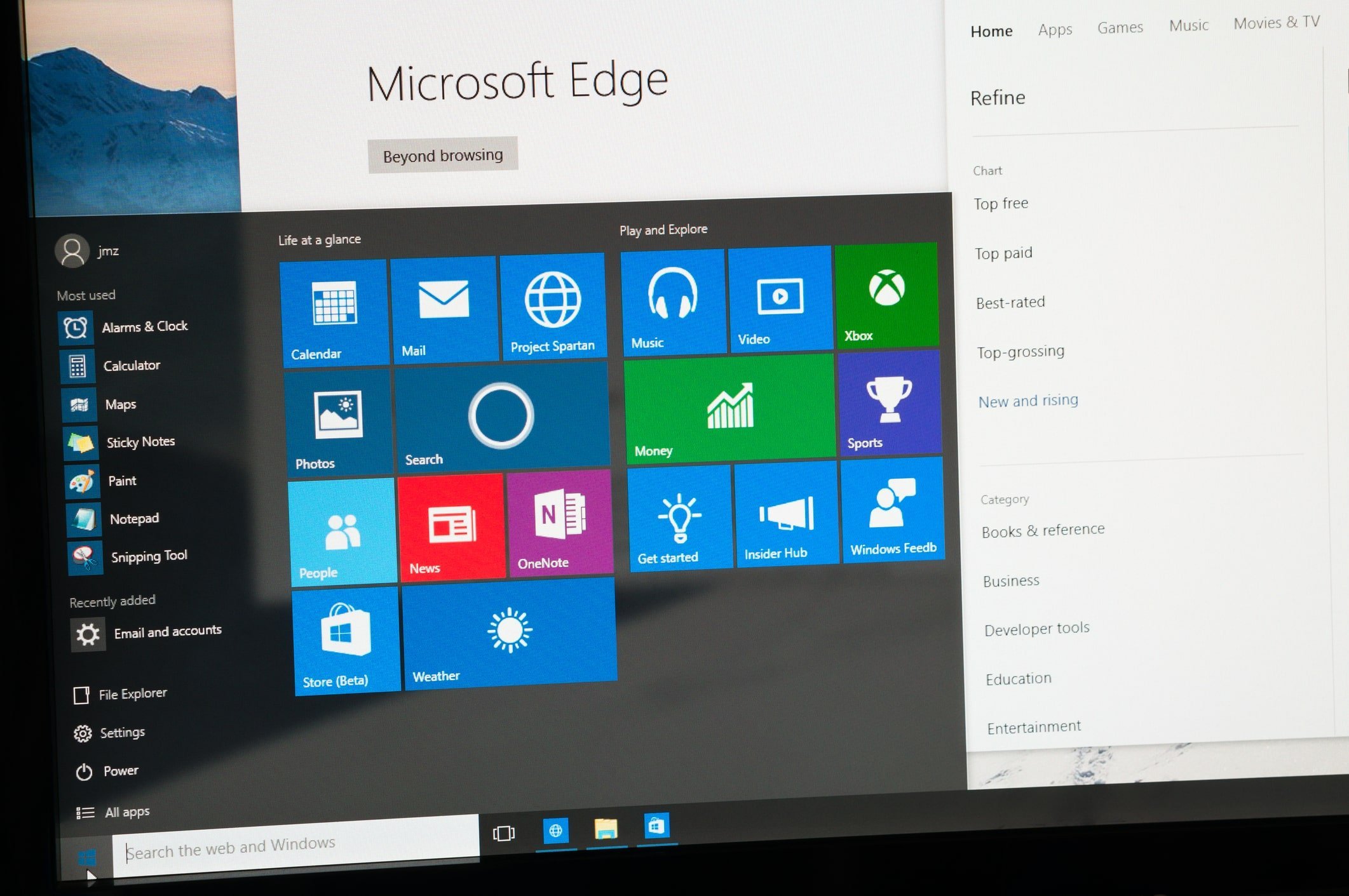 Windows 11 se menține în umbra Windows 10, chiar și după încetarea suportului tehnic pentru versiunile mai vechi În ciuda eforturilor tehnologice și a campaniilor de promovare, Windows 11 nu reușește să devină sistemul de operare dominant pe piața PC-urilor, cel puțin nu într-un ritm care să justifice așteptările